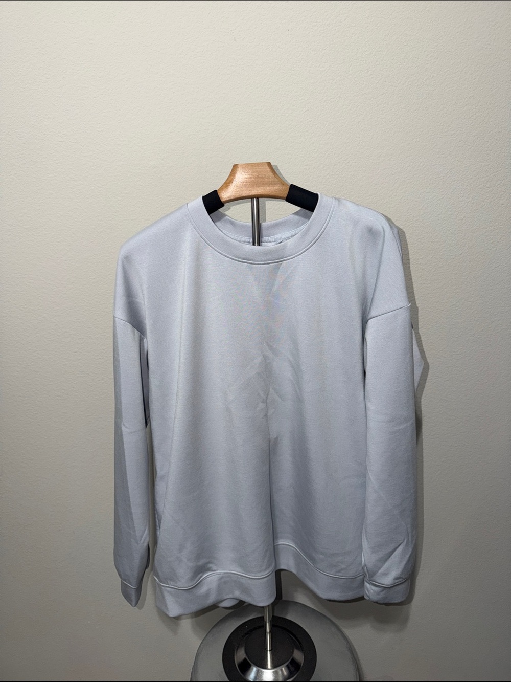 NWOT Mondetta women's Crewneck Sweatshirt - Light Gray